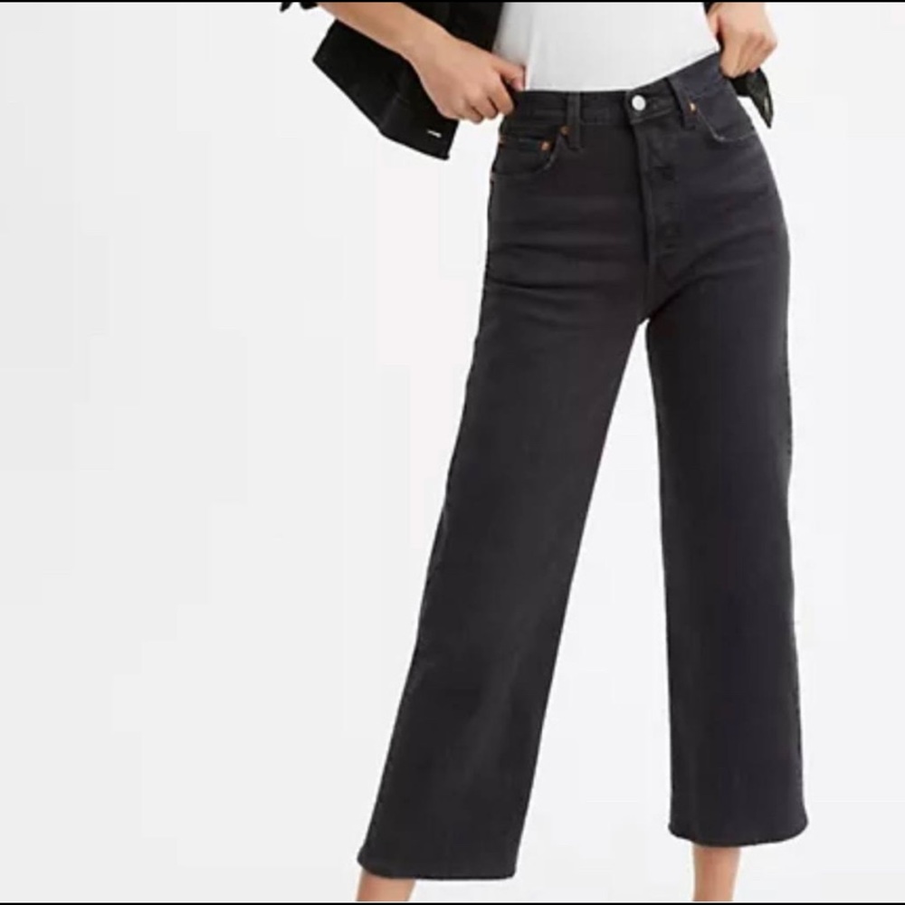 NWT Levi’s Ribcage Ankle Jeans in Feelin’ Cagey